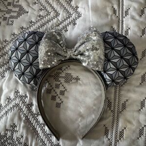 EPCOT Disney Mickey Ears: Spaceship Earth design with Silver sequin Bow